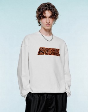 White Urban Revivo Embossed Crew Neck Men's Sweatshirts | FARKTH-458