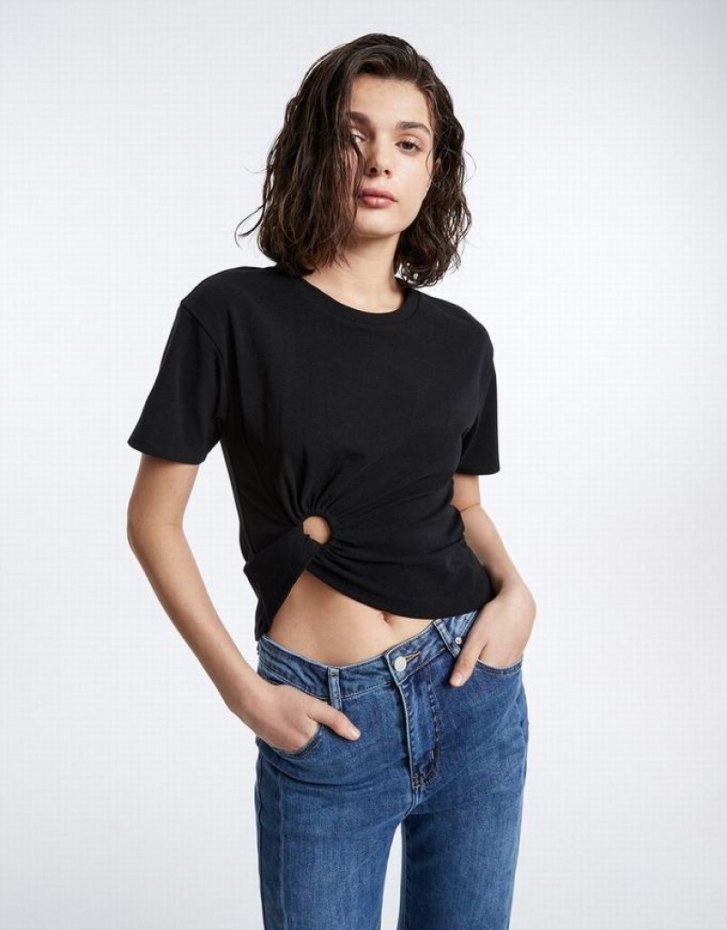 Black Urban Revivo Cropped With Ring Detail Women\'s T-Shirts | TDNZLI-187