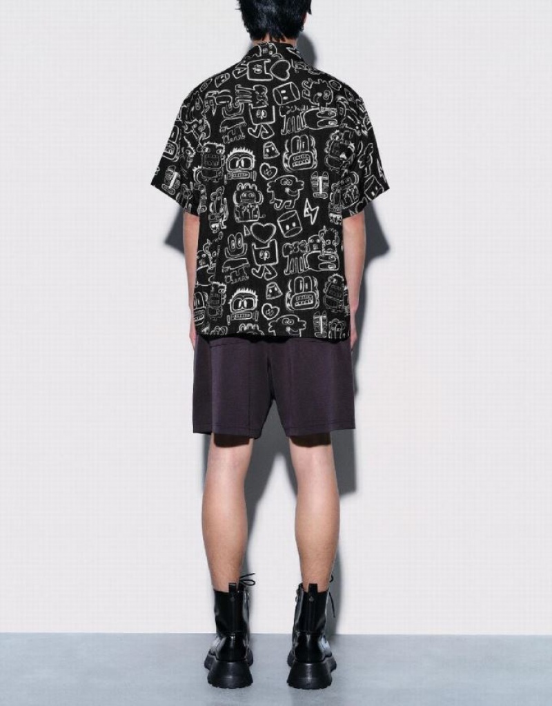 Black Urban Revivo Graffiti Printed Oversized Men's Shirts | UOZJHB-269