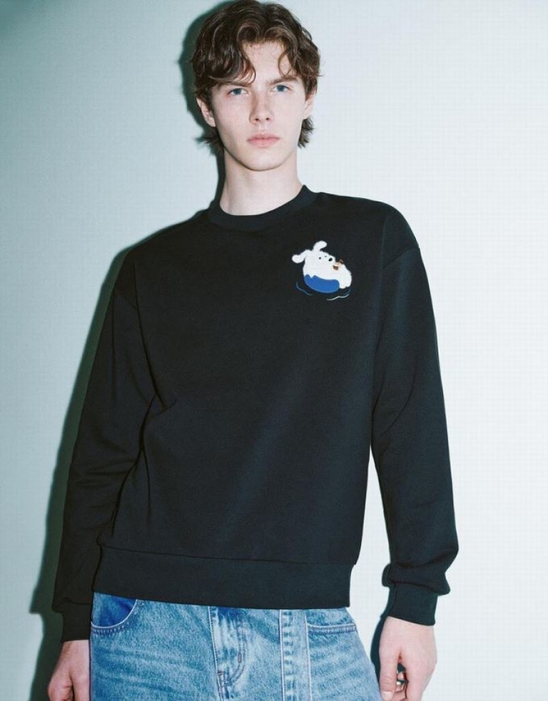 Black Urban Revivo Printed Crew Neck Men\'s Sweatshirts | OUQLWR-371