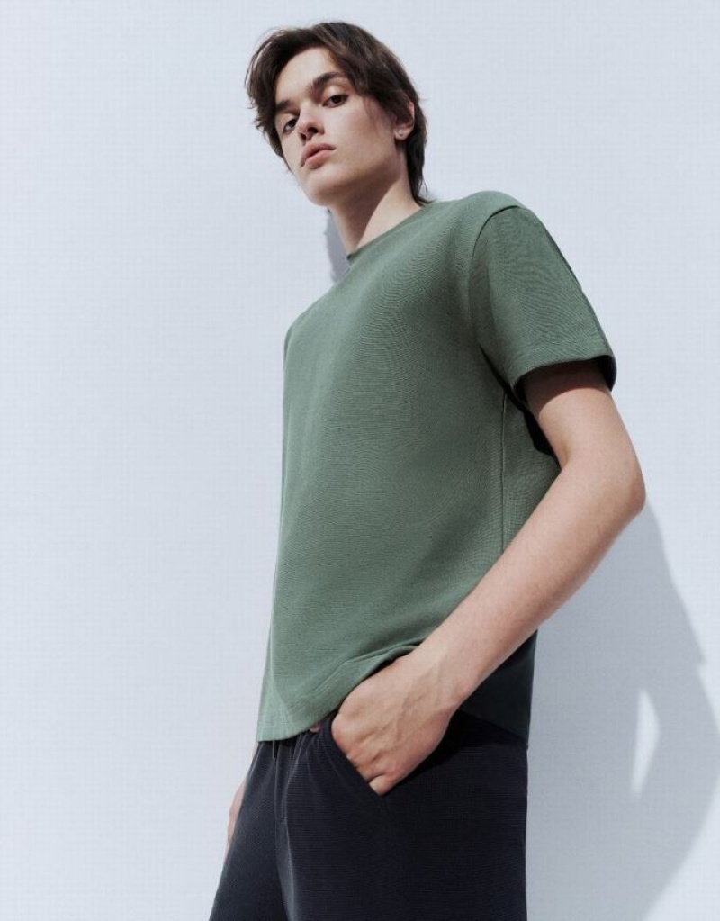 Green Urban Revivo Crew Neck Straight Men's T-Shirts | FAIVHP-407