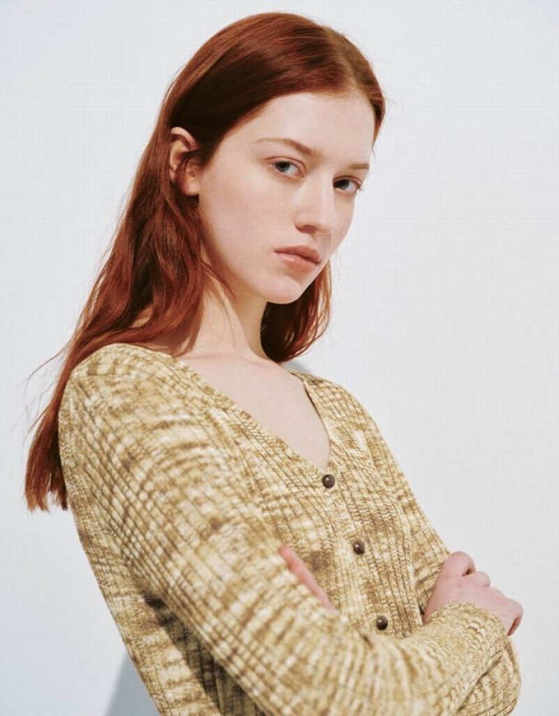 Khaki Urban Revivo V-Neck Knitted Women's Cardigan | XLJAWF-468