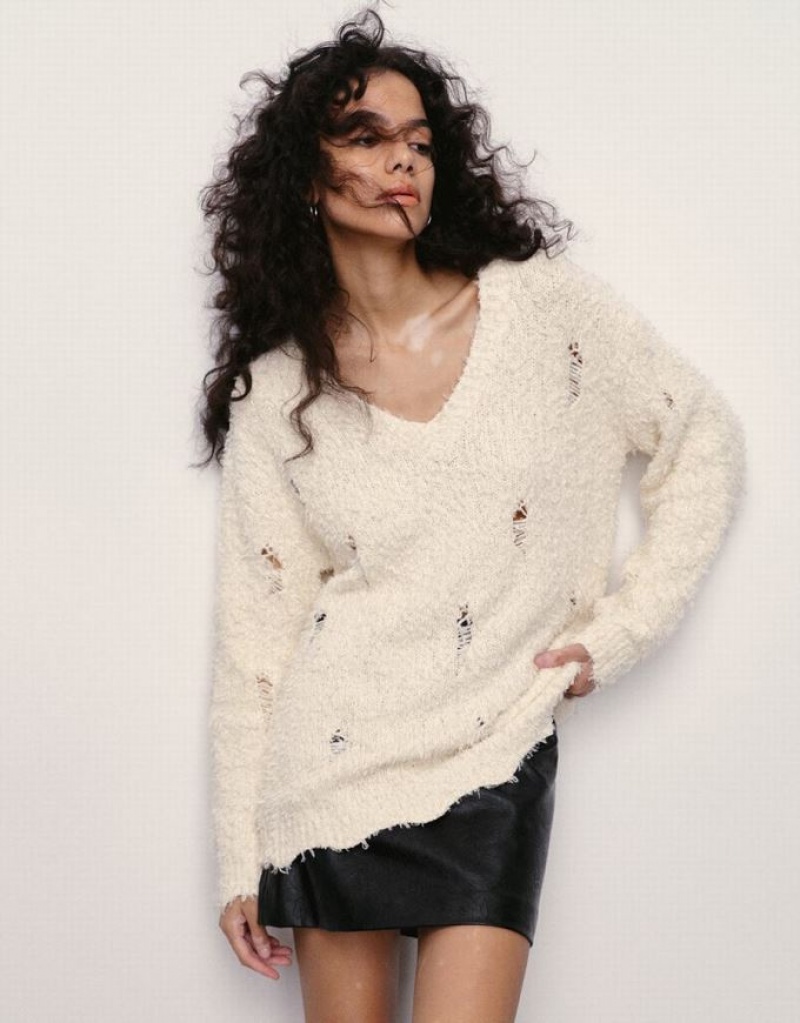White Urban Revivo Crew Neck Knitted Women\'s Cardigan | PUKGYL-701