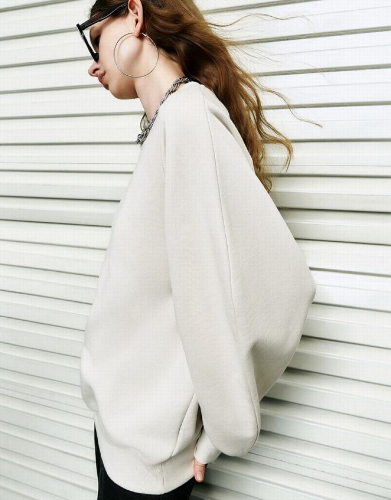 White Urban Revivo Crew Neck Loose Women's Sweatshirts | UVBHKW-472