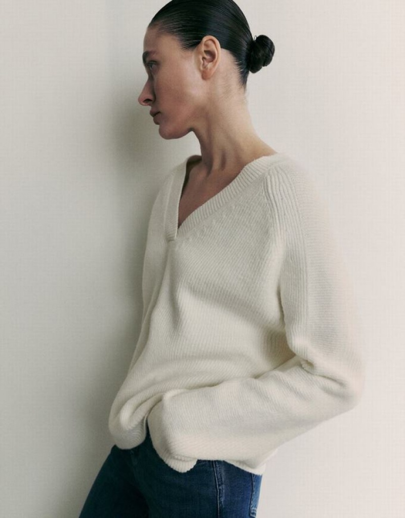 White Urban Revivo Raglan Sleeve V-Neck Knitted Women's Cardigan | ZBAOCX-963