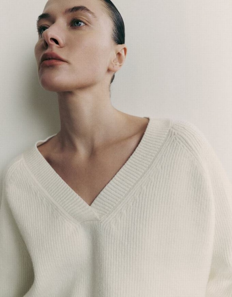 White Urban Revivo Raglan Sleeve V-Neck Knitted Women's Cardigan | ZBAOCX-963