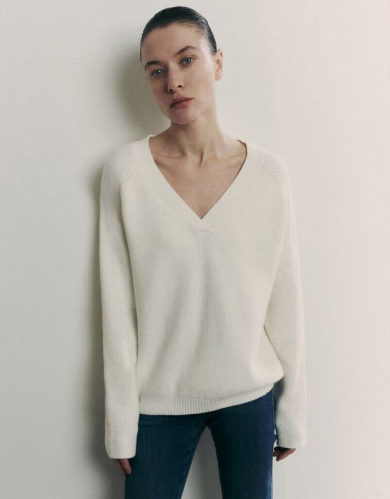 White Urban Revivo Raglan Sleeve V-Neck Knitted Women\'s Cardigan | ZBAOCX-963