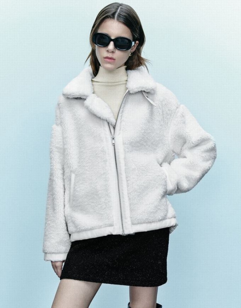 White Urban Revivo Zipper Front Furry Women\'s Coats | AVNWMP-243